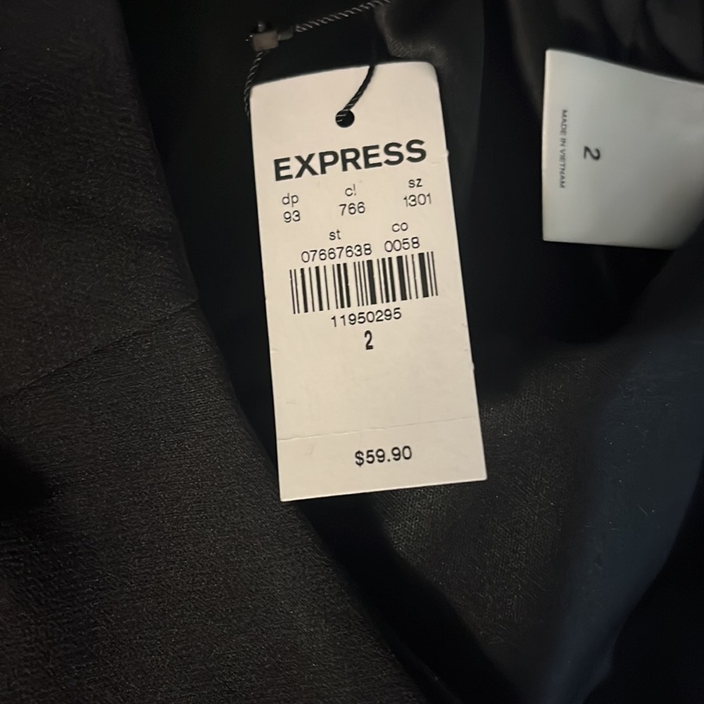 Express skirt, size 4 NWT - Picture 3 of 4